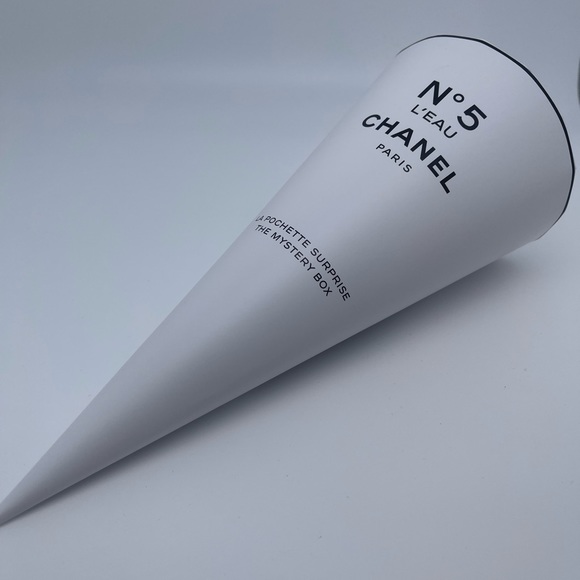 Chanel Mystery Box - Picture 3 of 4